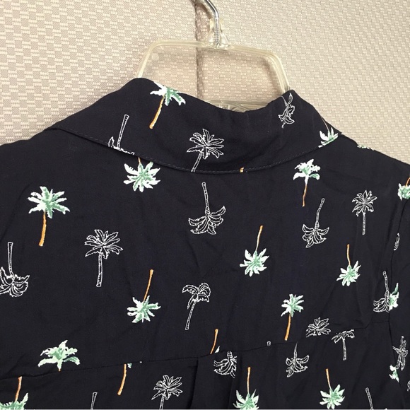 Love Notes Women’s Navy Blue Palm Tree Print Button-Front Top Cropped Size Large - Picture 5 of 10